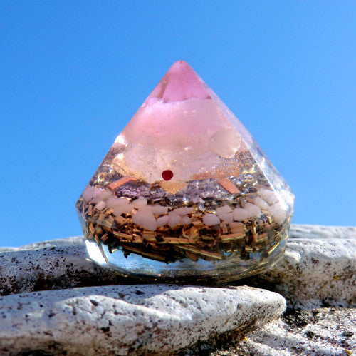 愛の勇気（ピンク）ダイアモンド型オルゴナイト《ボヘミアンオルゴナイト》
