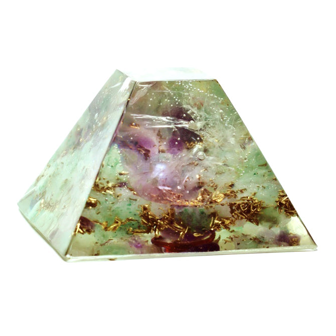 低いピラミッドオブジェ（健康・保護）《ボヘミアンオルゴナイト》3.5×2cm
