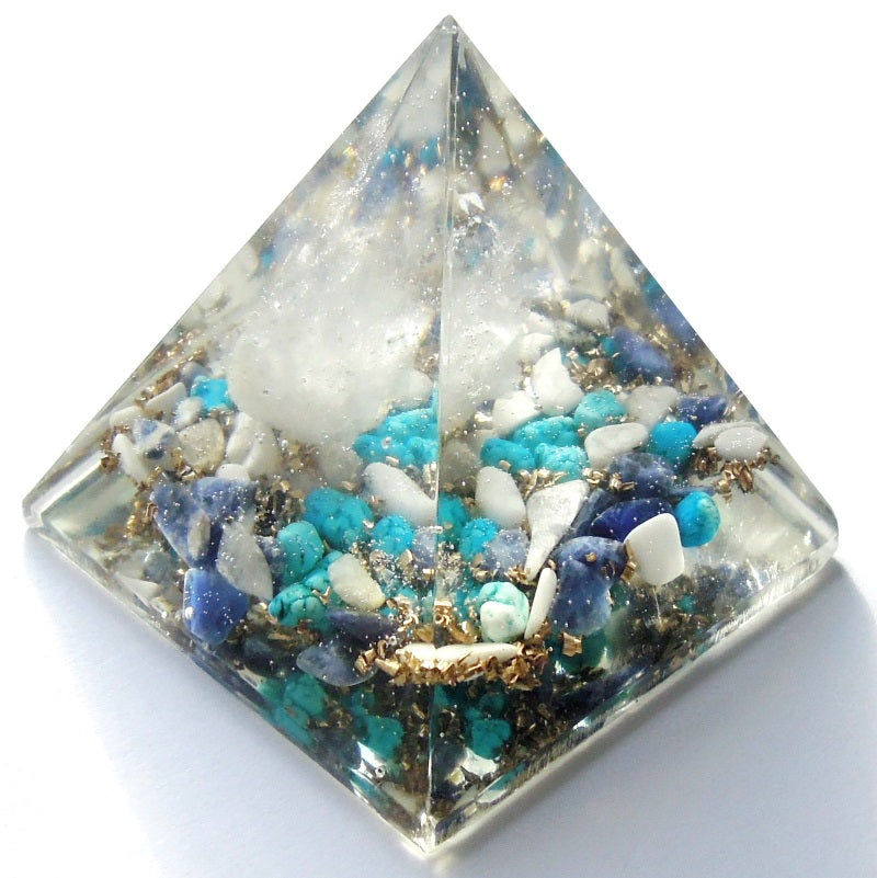 水晶のピラミッドオブジェ 《ボヘミアンオルゴナイト》 5×5cm